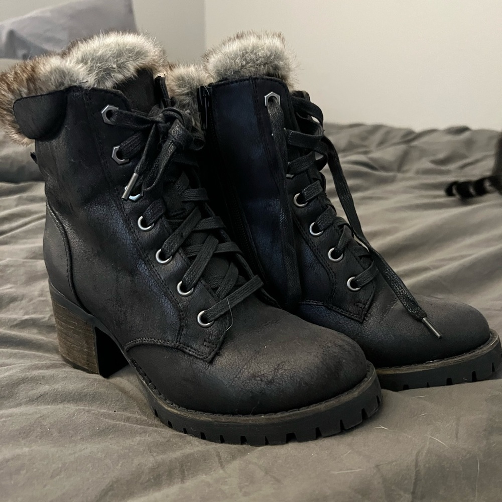 STEVE MADDEN BLACK BOOTIES SIZE 8